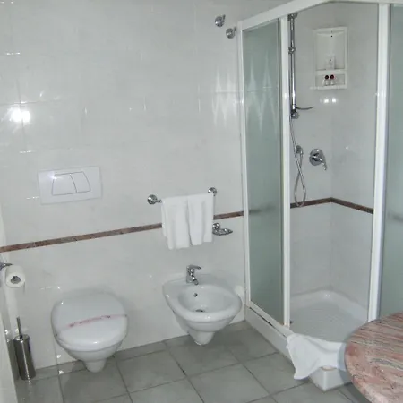 King's House 4* Mascali